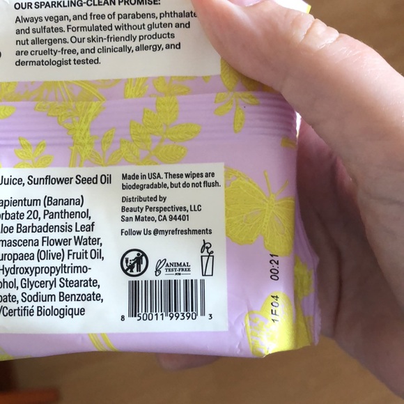 Refreshments Cleansing Face Wipes - Picture 4 of 4